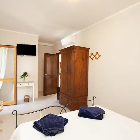 Lu Lioni Bed & Breakfast *